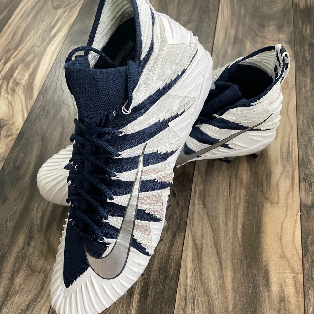 NIKE GRIP ALPHA MENACE Football Cleats White  18
